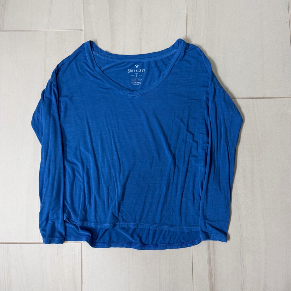 American Eagle Outfitters Blue Long Sleeve Tee